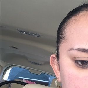 Meet your Posher, Claudia